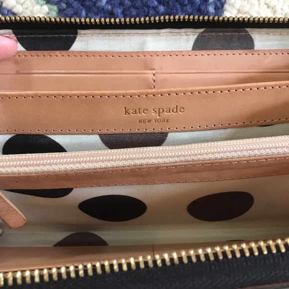 Black patent Kate Spade wallet ♠️ - Picture 3 of 6